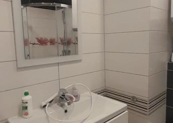 Przyjemny Blue Mare W Lukecinie Лукенцин